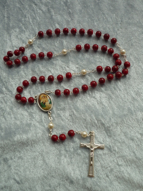 Rosenkranz gekettet,hellbraune Holzperlen, Kreuz der Einheit