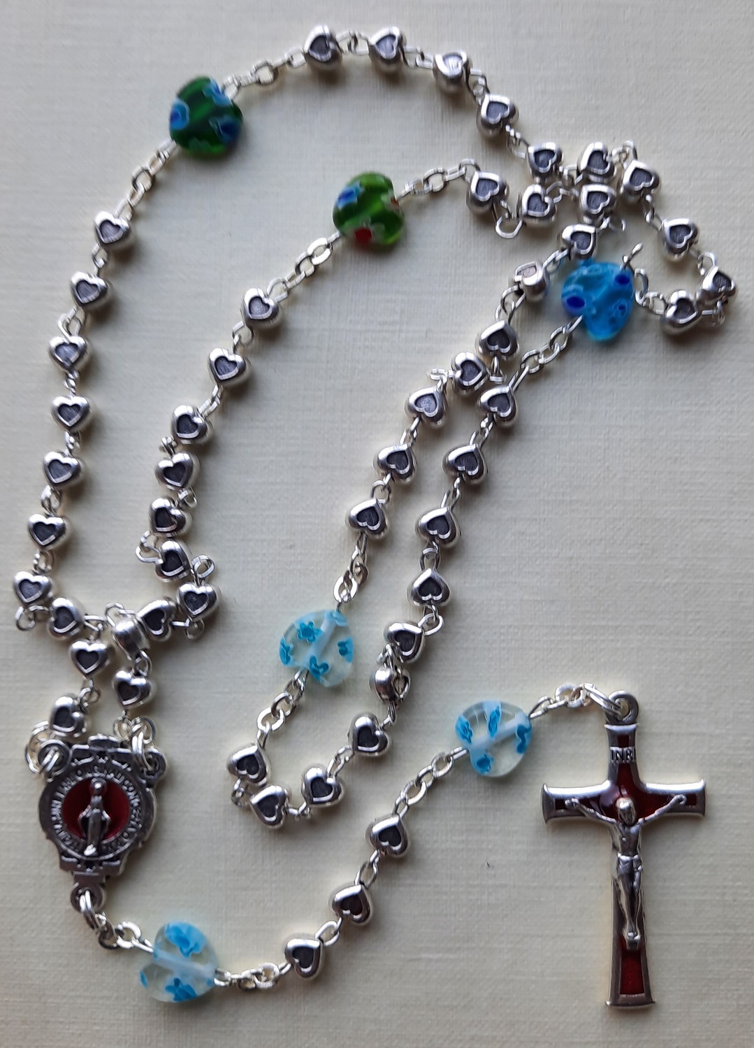 Rosenkranz gekettet, silberfarbend, mit Herzperlen, Murano-Glas-Vaterunser-Perlen